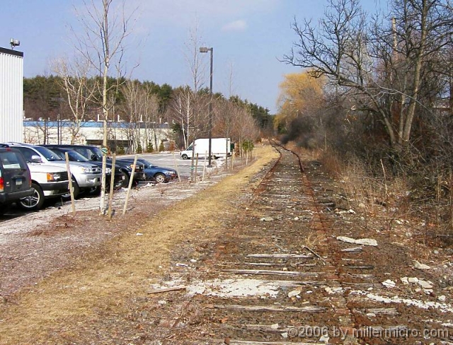 040424WonderbreadSpur In the same section in April 2004, you can see that the rails and ties were recently removed.